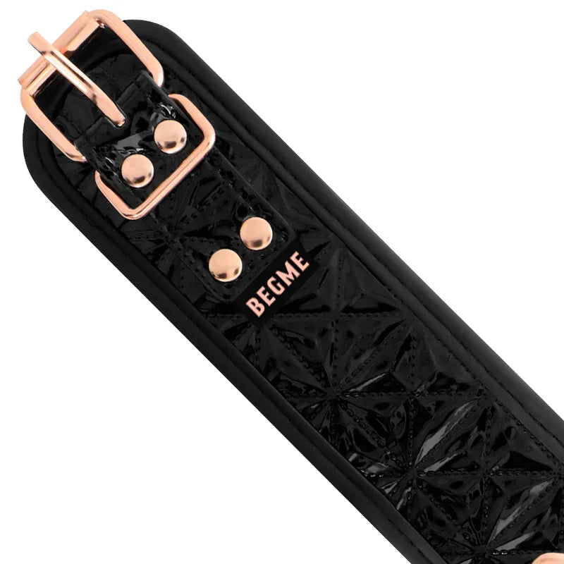 BEGME - BLACK EDITION COLLAR CON CADENAS Y PINZAS PEZONES CON FORRO DE NEOPRENO - Nuvica