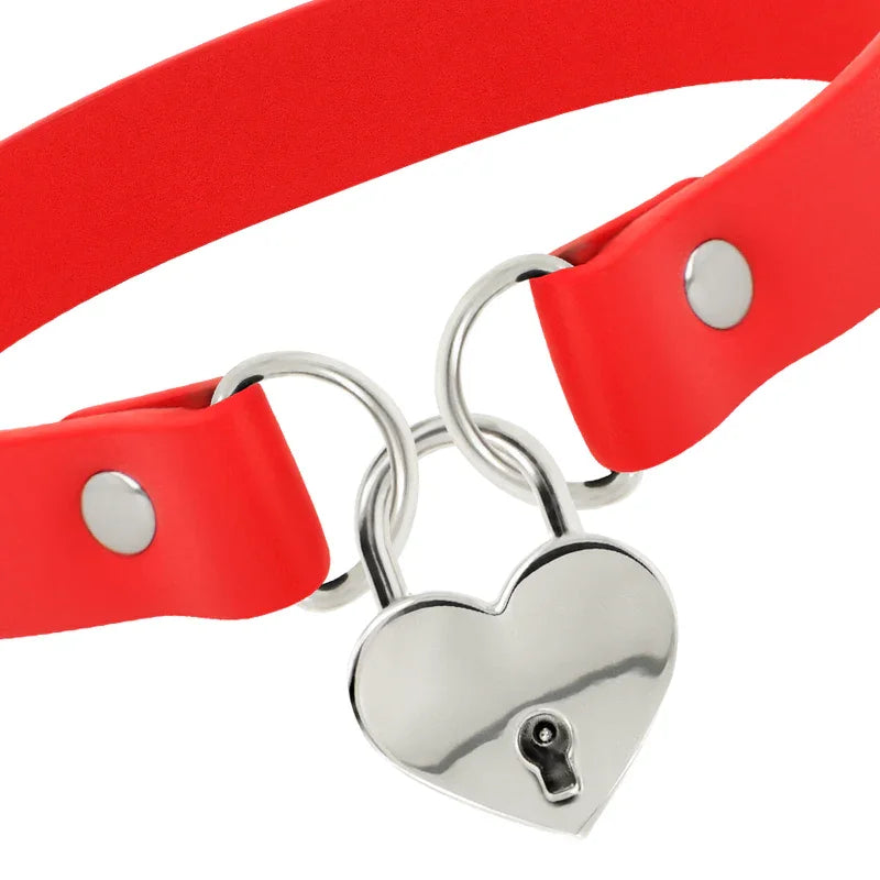 COQUETTE CHIC DESIRE - COLLAR CUERO VEGANO ROJO ACCESORIO CORAZÓN CON LLAVE - Nuvica