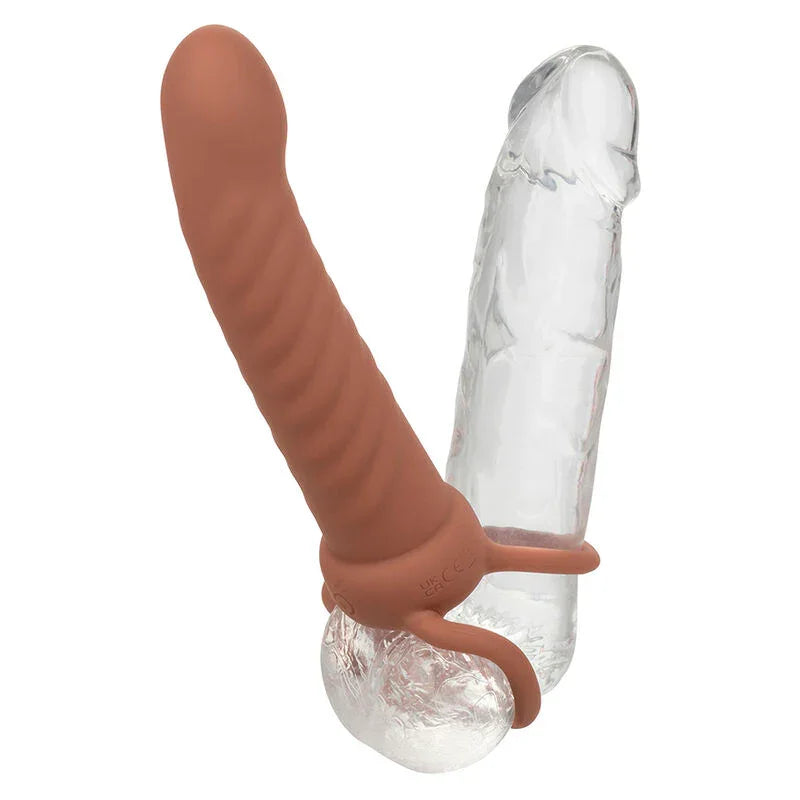 CALEXOTICS - MAXX DOBLE PENETRADOR ACANALADO 10 VIBRACIONES MULATO - Nuvica