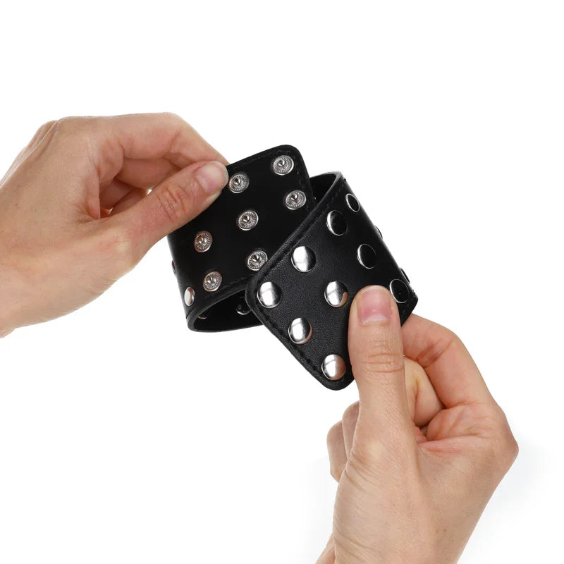KINK - MUÑEQUERAS CON CIERRE A PRESIÓN LLENO DE TACHUELAS AJUSTABLE NEGRO 19-24 CM X 5.5 CM - Nuvica