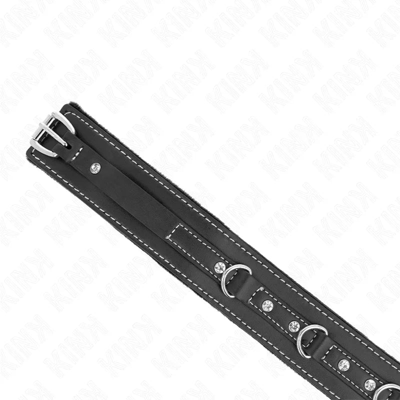 KINK - COLLAR CON CORREA 105 CM DE PIEL DE PVC REMACHE DE DIAMANTES DE IMITACIÓN 41.5 X 4 CM - Nuvica