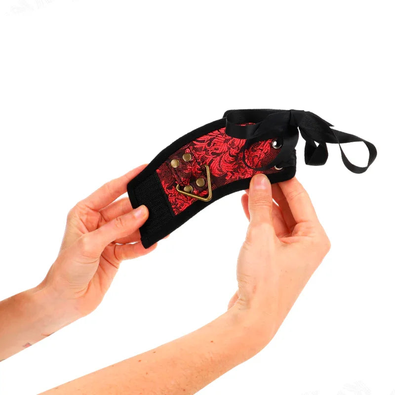 KINK - MUÑEQUERAS DISEÑO ESCÁNDALO ROJO-NEGRO DETALLE LAZO 24.5 CM X 6.5 CM - Nuvica