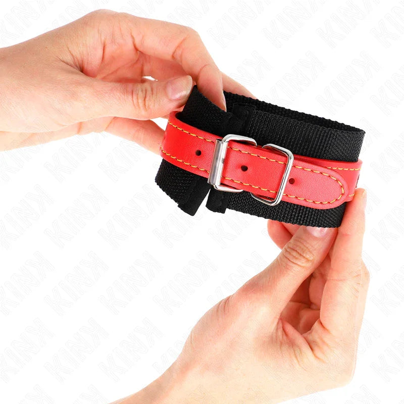 KINK - MUÑEQUERAS DE NYLON NEGRO CON CORREA POLIPIEL ROJO AJUSTABLE 19-24 CM X 5.5 CM - Nuvica