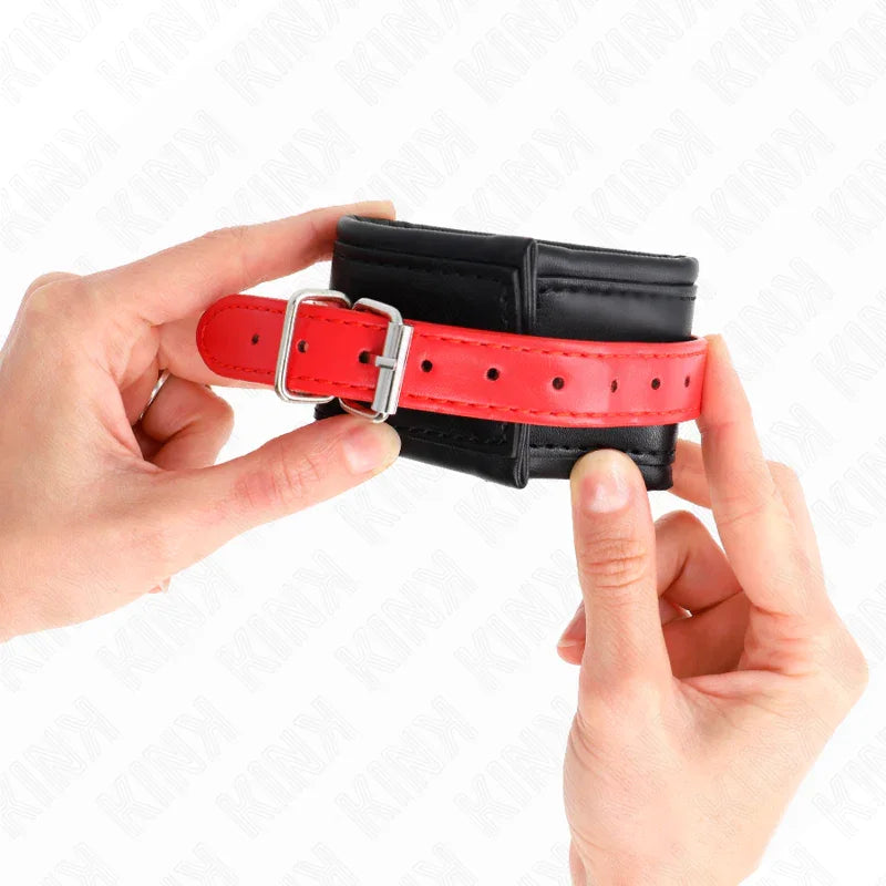 KINK - MUÑEQUERAS NEGRO CON CORREA ROJO AJUSTABLE 17-28 CM X 6 CM - Nuvica