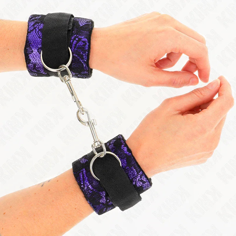KINK - MUÑEQUERAS CORTAS DE ENCAJE TERCIOPELO Y UNIÓN DE NYLON VIOLETA/NEGRO 23 X 6.5 CM - Nuvica