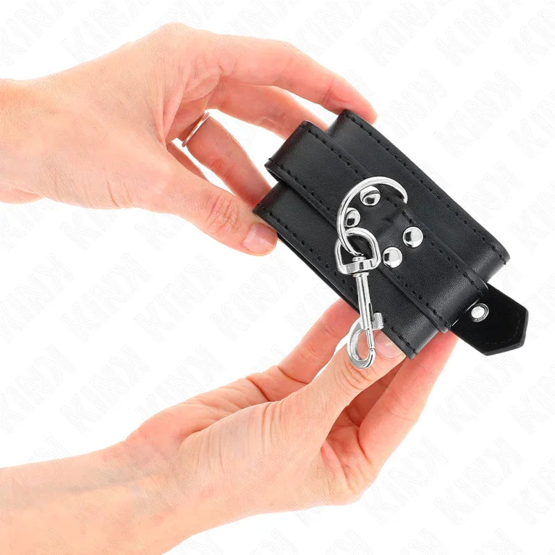 KINK - MUÑEQUERAS CON TACHUELAS NEGRO 35 X 6 CM - Nuvica