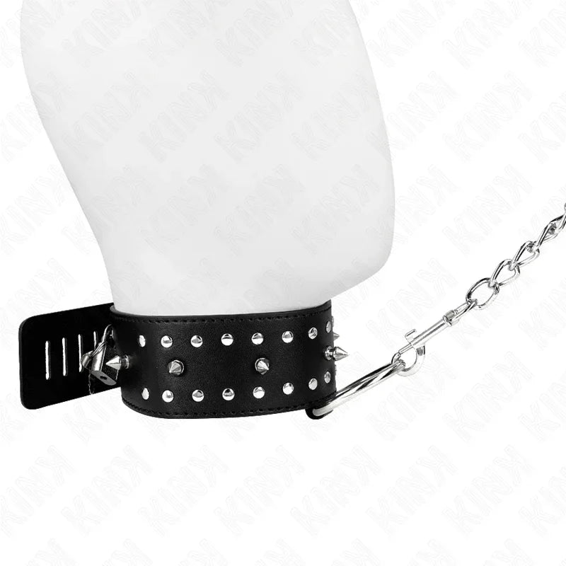 KINK - COLLAR CON CORREA 65 CM CON TACHUELAS PLATEADAS MODELO 1 AJUSTABLE 36-43 CM X 5 CM - Nuvica