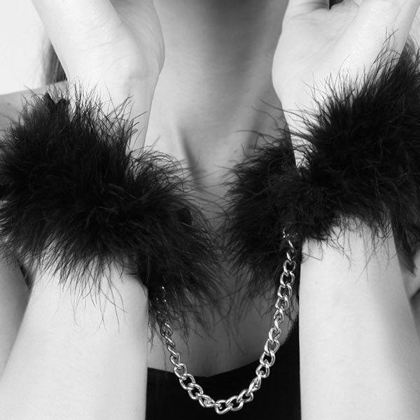 BIJOUX - ZA ZA ZU FEATHER HANDCUFFS - Nuvica