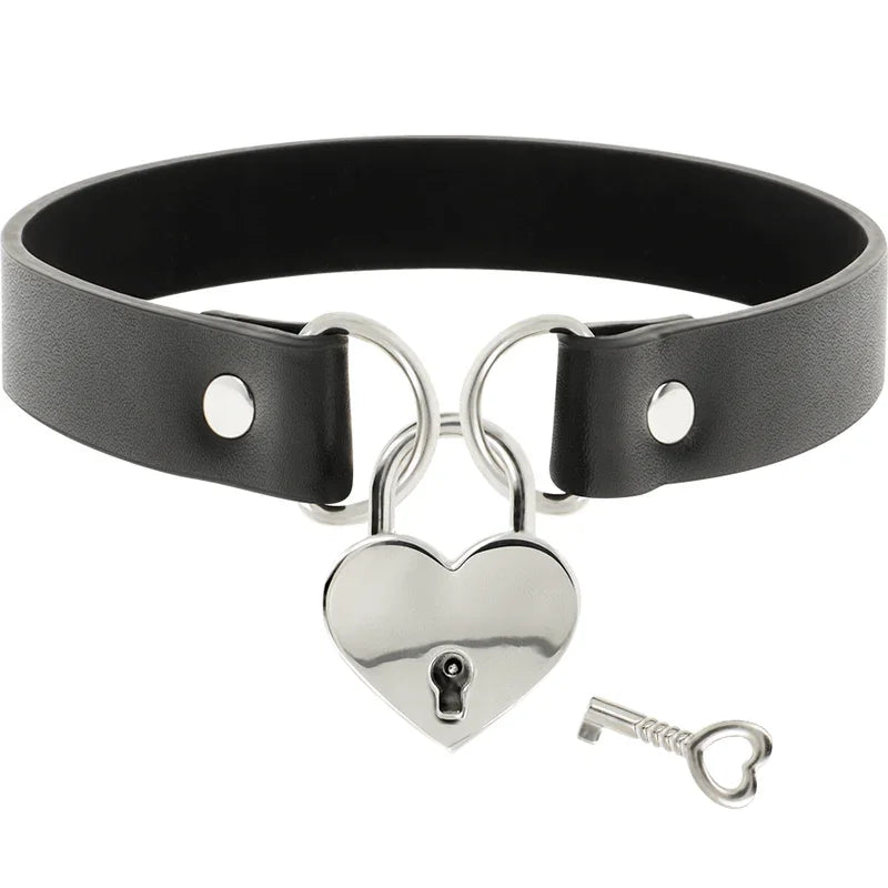 COQUETTE CHIC DESIRE - COLLAR CUERO VEGANO ACCESORIO CORAZÓN CON LLAVE - Nuvica