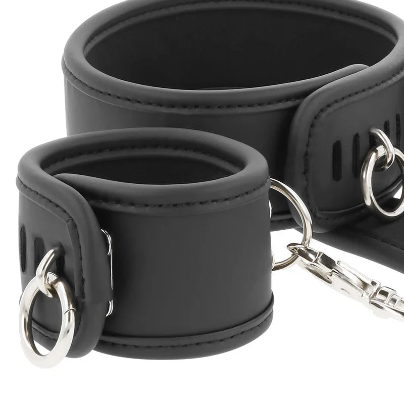 FETISH SUBMISSIVE - COLLAR Y ESPOSAS CUERO VEGANO CON FORRO DE NEOPRENO - Nuvica