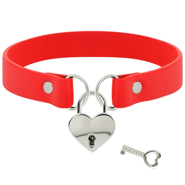 COQUETTE CHIC DESIRE - COLLAR CUERO VEGANO ROJO ACCESORIO CORAZÓN CON LLAVE - Nuvica