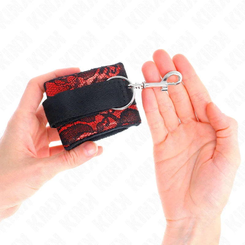 KINK - MUÑEQUERAS CORTAS DE ENCAJE TERCIOPELO Y UNIÓN DE NYLON ROJO/NEGRO 23 X 6.5 CM - Nuvica