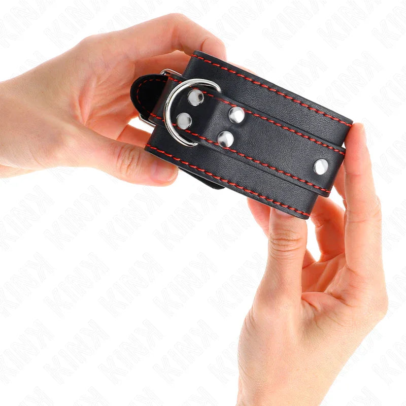 KINK - MUÑEQUERAS NEGRO CON DETALLES EN ROJO AJUSTABLE 20-28 CM X 5.5 CM - Nuvica