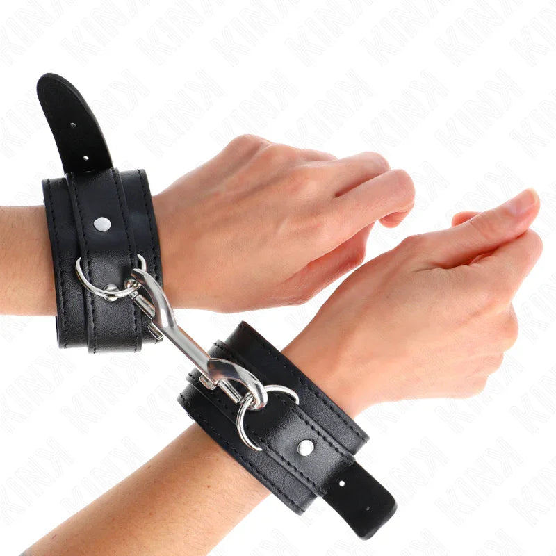 KINK - MUÑEQUERAS SIMPLES CON FILA DE REMACHES NEGRO AJUSTABLE 17-28 CM X 5 CM - Nuvica