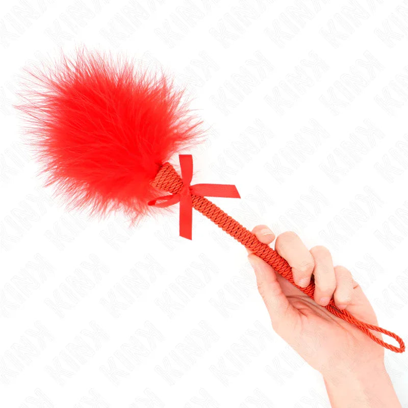 KINK - MASAJEADOR DE CUERDA DE NAILON CON PLUMAS PARA COSQUILLAS Y LAZO ROJO 25 CM - Nuvica