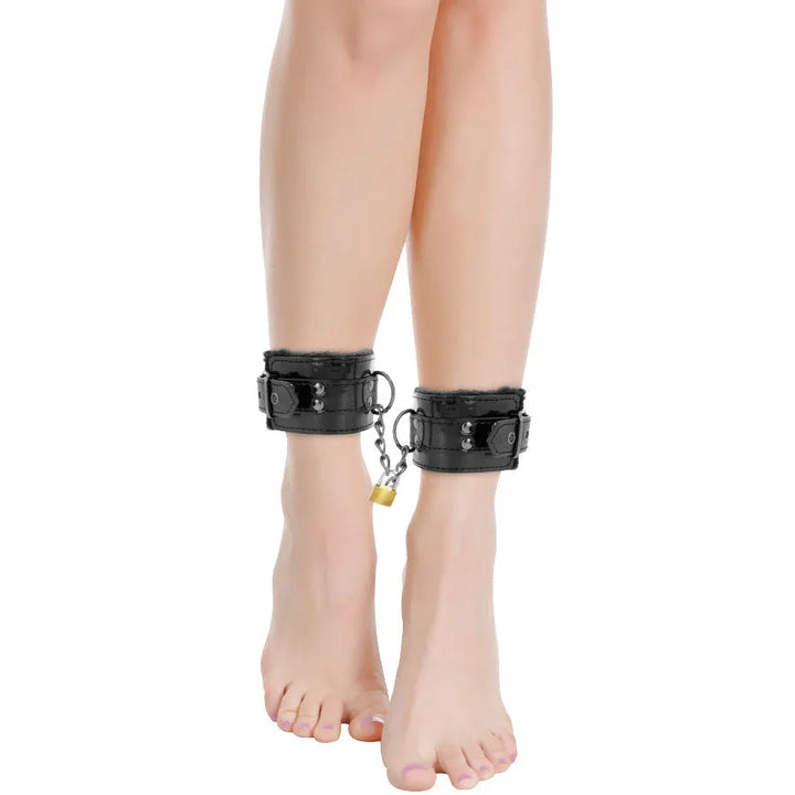 DARKNESS - ESPOSAS CUERO AJUSTABLES TOBILLOS NEGRO CON CANDADO - Nuvica